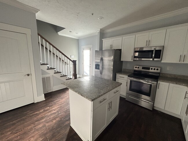 Building Photo - 222 Jasmine Row