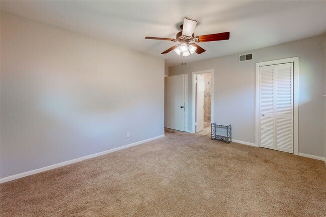 Building Photo - 5338 Creekbend Dr