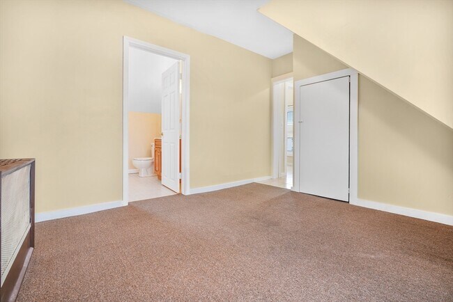 Building Photo - 94 Rockland St