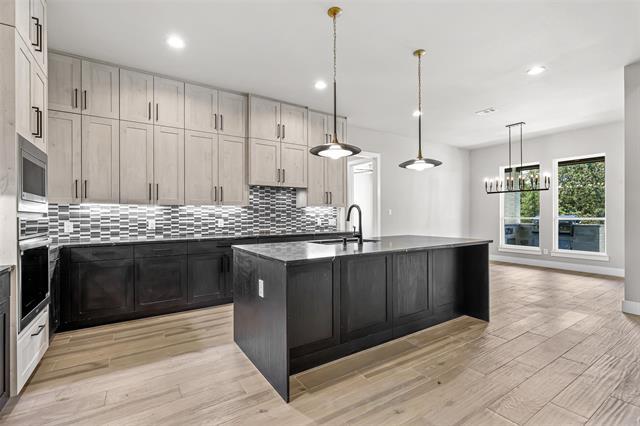 Building Photo - 1064 Glenoaks Dr