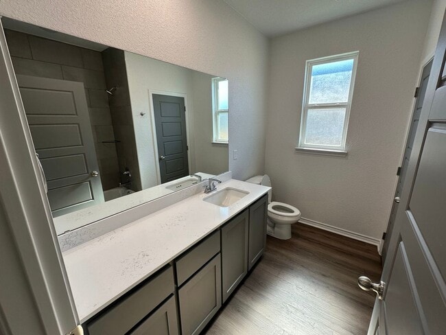 Building Photo - AVAILABLE NOW!