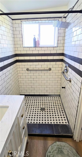 Building Photo - 5747 Jefferson Ave