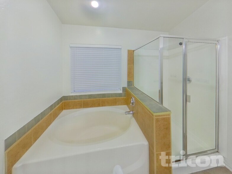 Building Photo - 8529 W Hughes Dr