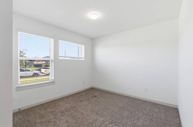 Building Photo - 30034 Reagans Rnch Dr