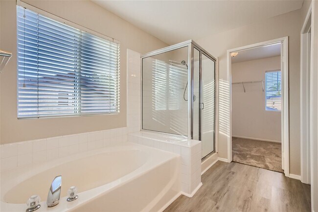Building Photo - 4 BD/3 Ba Home with Three car attached gar...