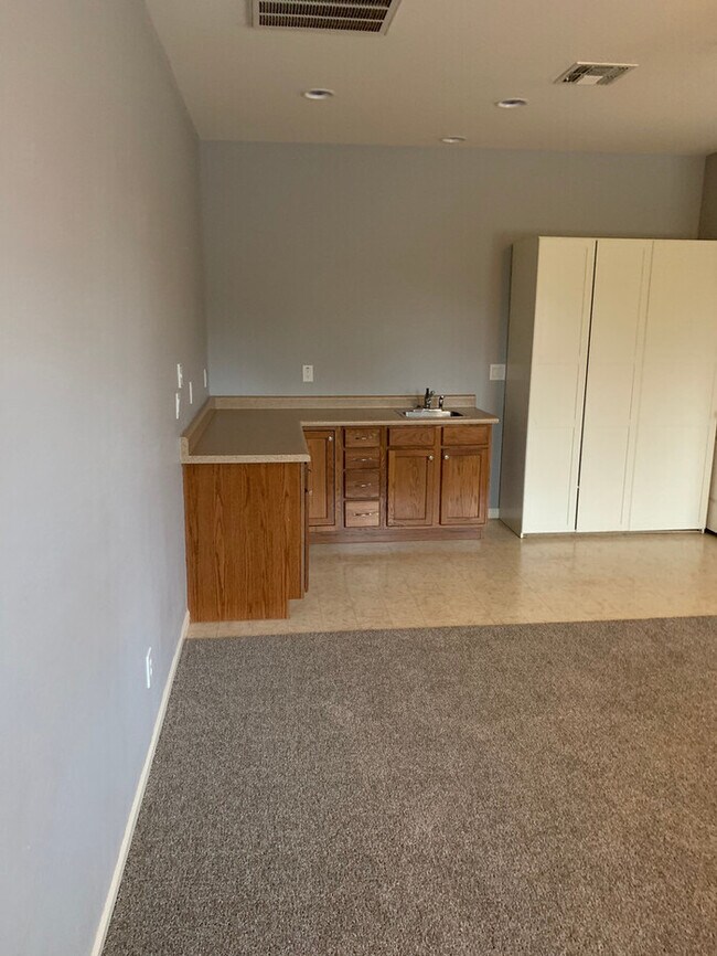 Building Photo - Very Nice 3 bedroom 2 bath home with a guest house