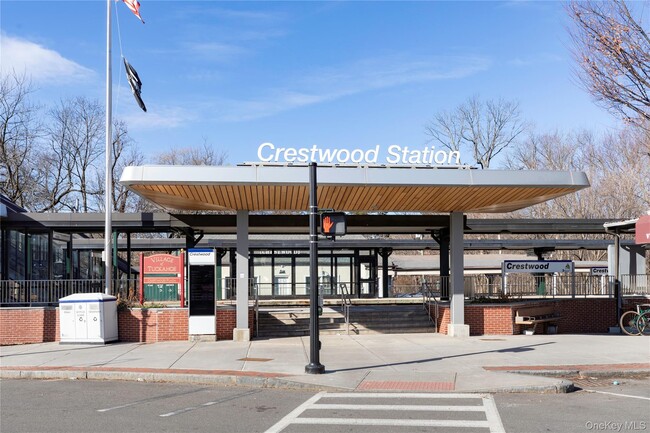 Building Photo - 4 Consulate Dr