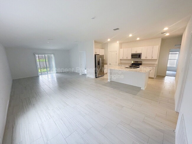 Building Photo - 8844 Bay Leaf Dr