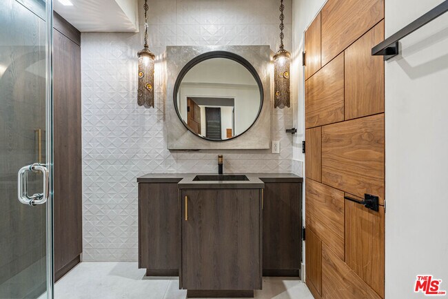 Building Photo - 3712 Broadlawn Dr