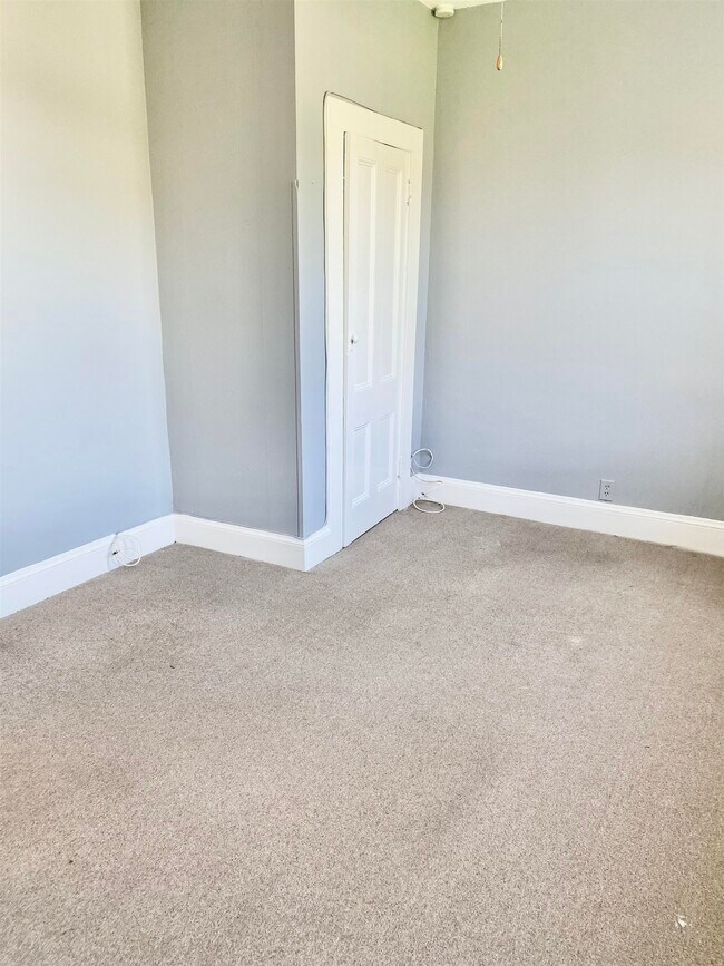 Building Photo - 19 Nelson Ave