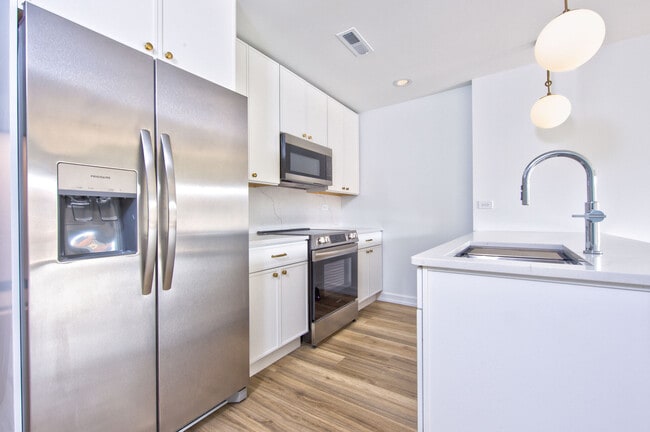 Building Photo - 2148 N Mozart-GN