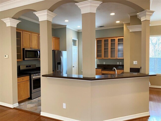 Building Photo - 5314 Blossom St