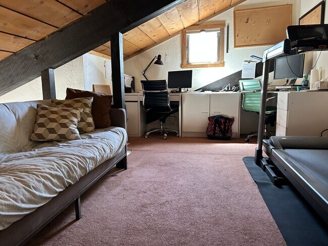 Building Photo - 1904 Sierra Nevada Rd