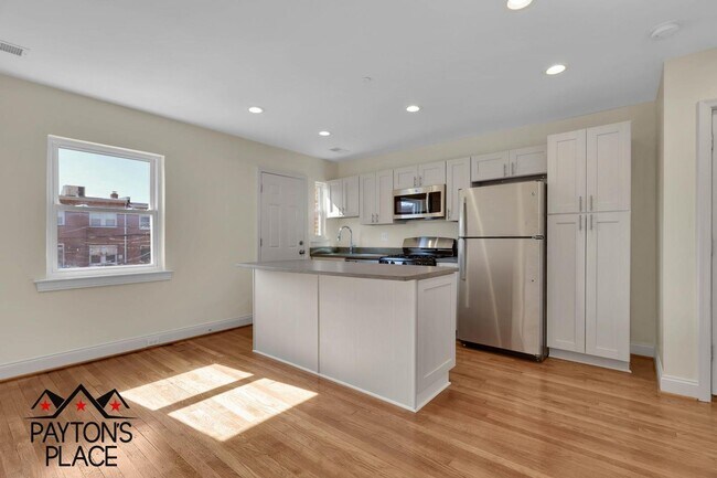 Building Photo - 332 19th St NE