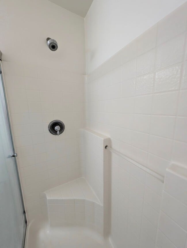 Building Photo - AVAILABLE NOW!!! - Roomy single story 4 bedroom home for rent in Pecan Creek!