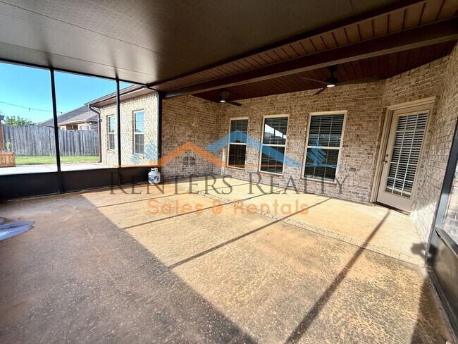 Building Photo - ? Beautiful Executive Home with 3-Car Garage + Incredible Outdoor Living ?
