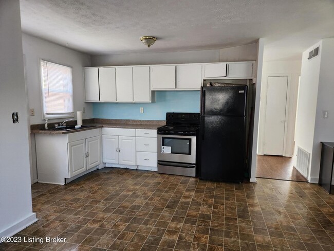 Building Photo - 5207 Garden Green Way