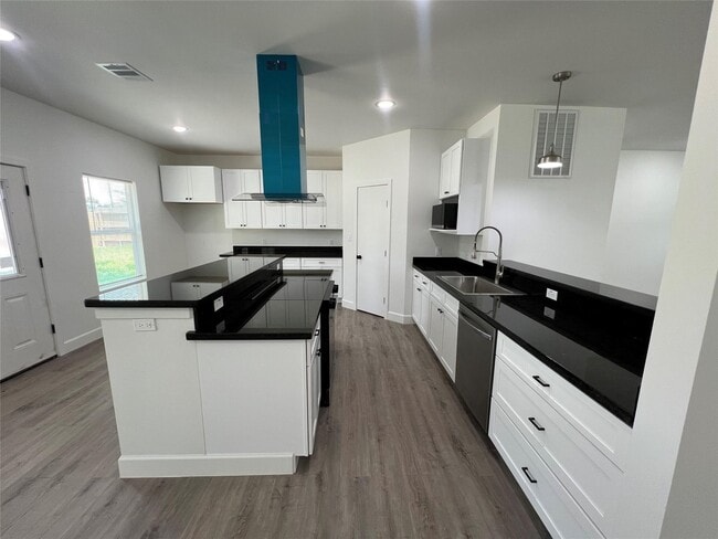 Building Photo - 13314 Oak Ledge Dr