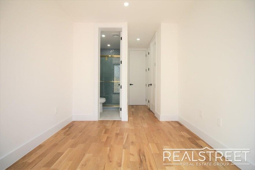 Building Photo - Spacious 3-Bedroom Duplex with Private Outdoor Space in Prime Bed-Stuy