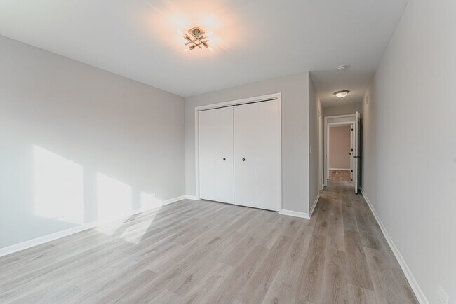 Building Photo - 11111 S Helena Dr