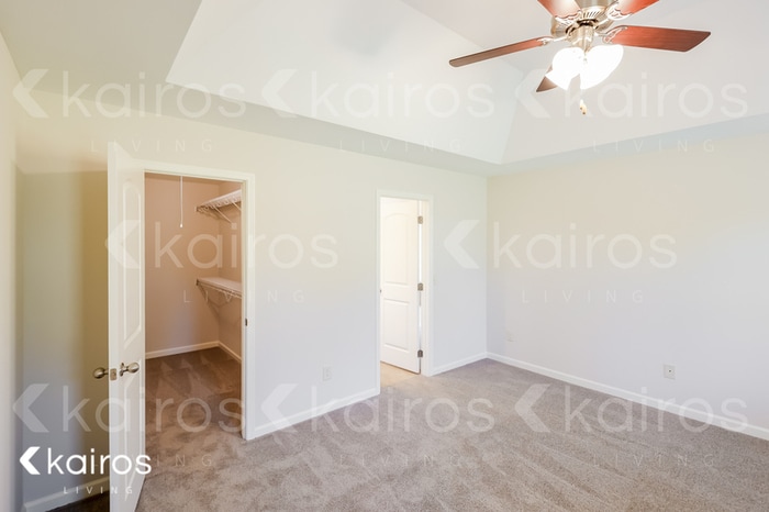 Building Photo - 713 Park Ln