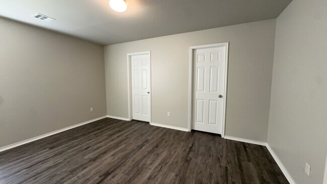 Building Photo - Beautiful 3 Bedroom 2 Bath Home in Shawnee