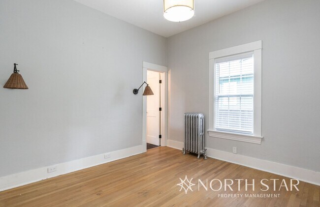 Building Photo - Remodeled Sellwood Bungalow