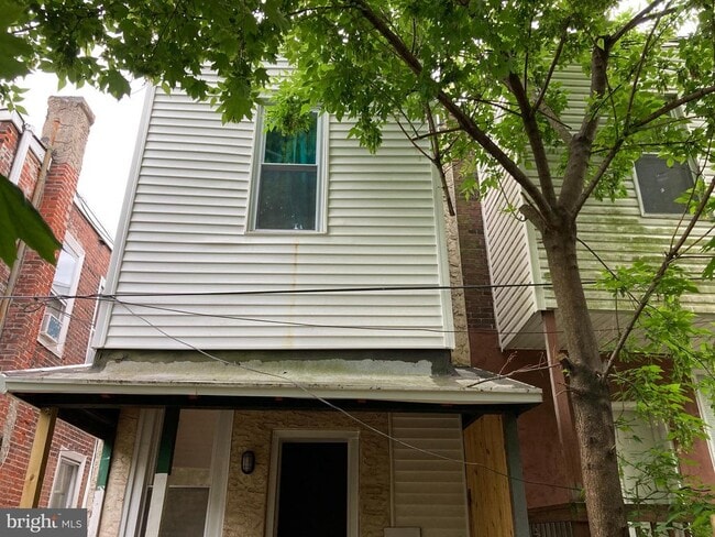Building Photo - 5617 Lansdowne Ave