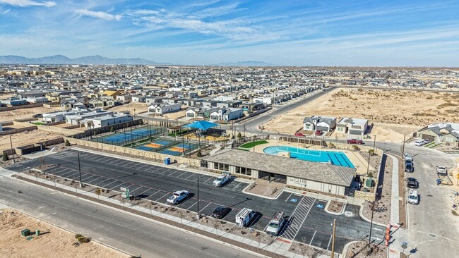 Building Photo - Beautiful East side House 4 bed-2.5 baths, part of The  Club that includes Swimming Pool, Gym, Te...