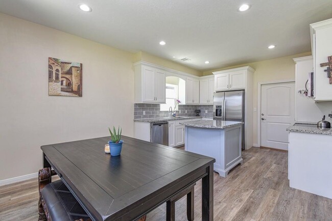 Building Photo - 15316 Coaltown Rd