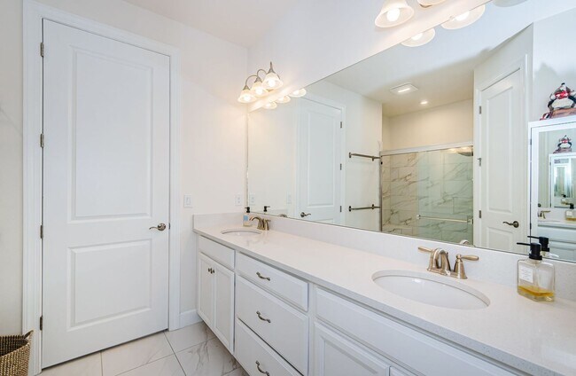 Building Photo - Beautiful Pool home in Starkey Ranch avail...