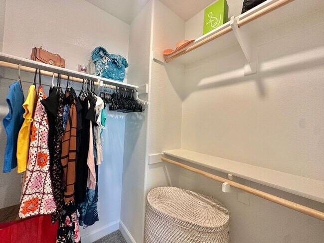 Building Photo - Modern 3BR Townhome in Ocean View Hills with Attached Garage & Open Floor Plan