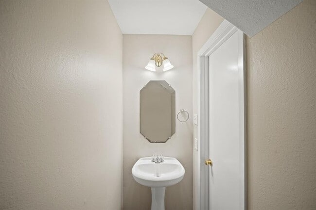 Building Photo - 1521 Nichole Woods Dr