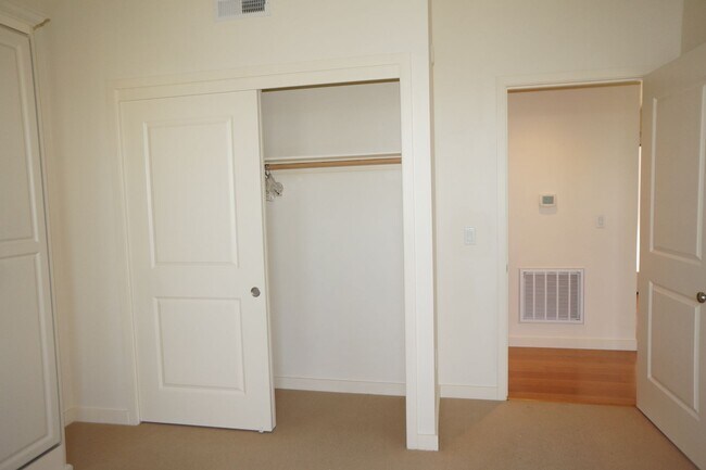 Building Photo - S. Corbett Beautiful two bedroom condo wit...