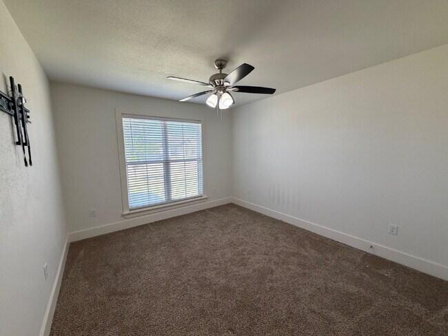 Building Photo - 405 Ranger St