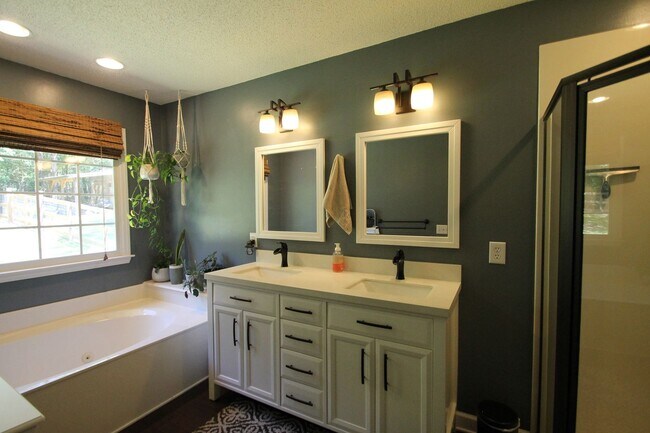 Building Photo - Exclusively Offered by Muse Realty Rentals, LLC