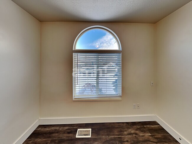 Building Photo - 52 S 1660 W