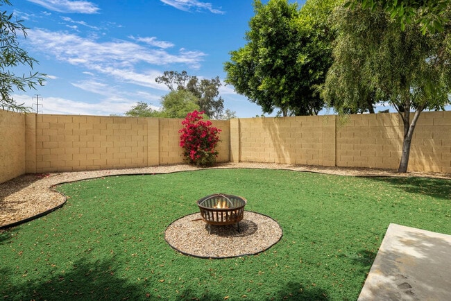 Building Photo - 10625 E Becker Ln