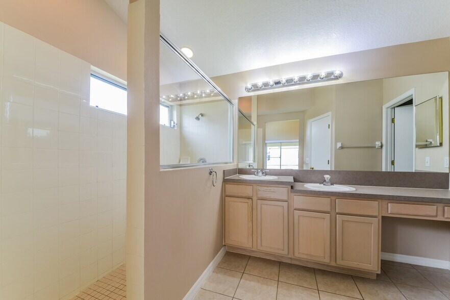Building Photo - 12134 Winding Woods Way