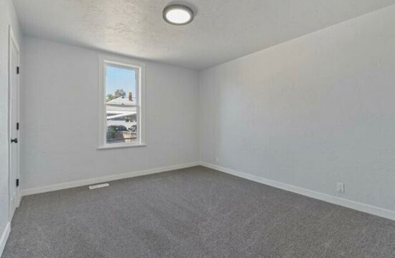 Building Photo - 322 30th St