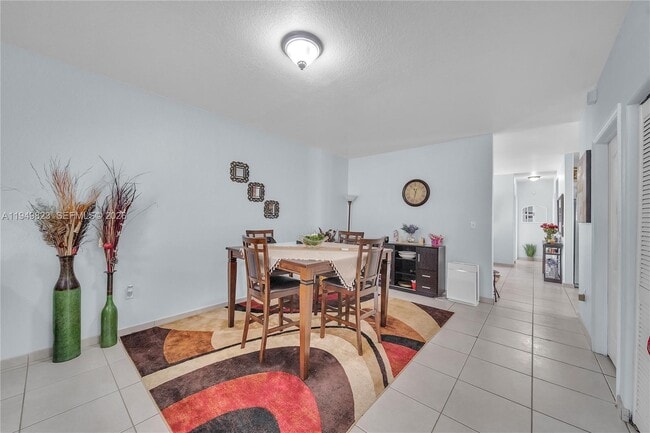 Building Photo - 7567 N Augusta Dr