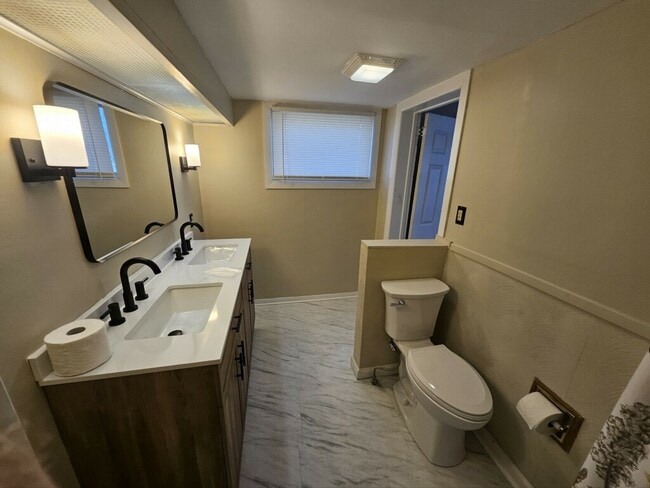 Building Photo - Warren