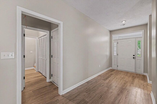 Building Photo - 1854 Oleander Ct