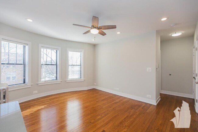 Building Photo - 1 bedroom in Chicago IL 60640
