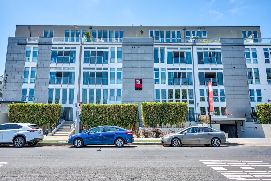 Building Photo - The R2 by CLG