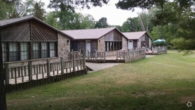 Building Photo - 2 bedroom 2 bath house