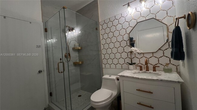 Building Photo - 6762 Via Regina