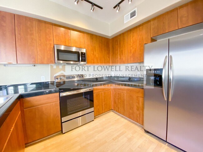 Building Photo - Two bedrooms, 2 Bathrooms 1,288 Sq. Ft. Plus 2 Car Garage in Phoenix AZ 85004