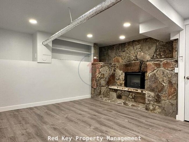 Building Photo - 3rd St Duplex