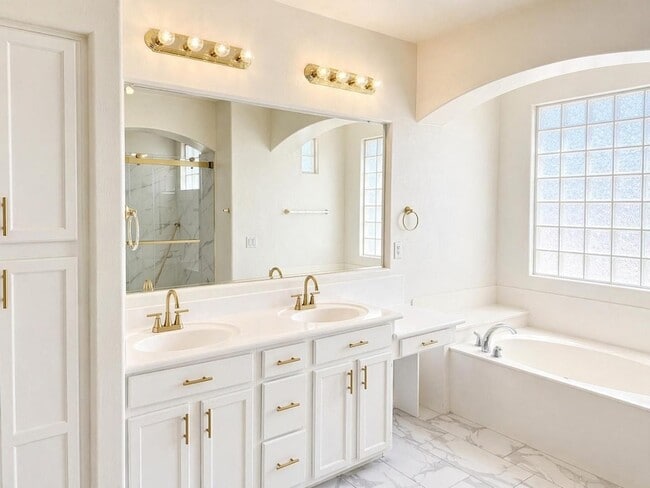 Building Photo - 8611 S 45th Glen